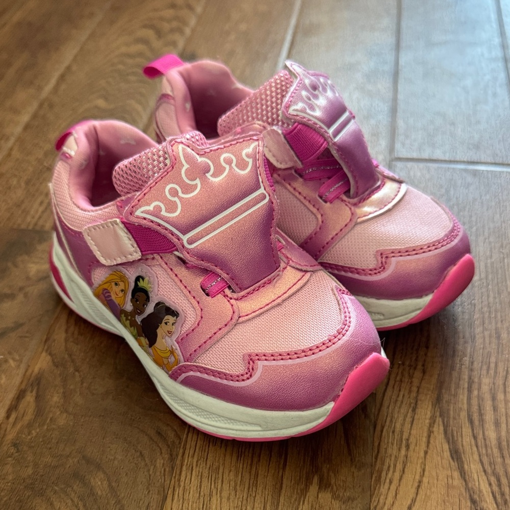 Girls Pink Disney Princess Light Up Sneakers Size 9